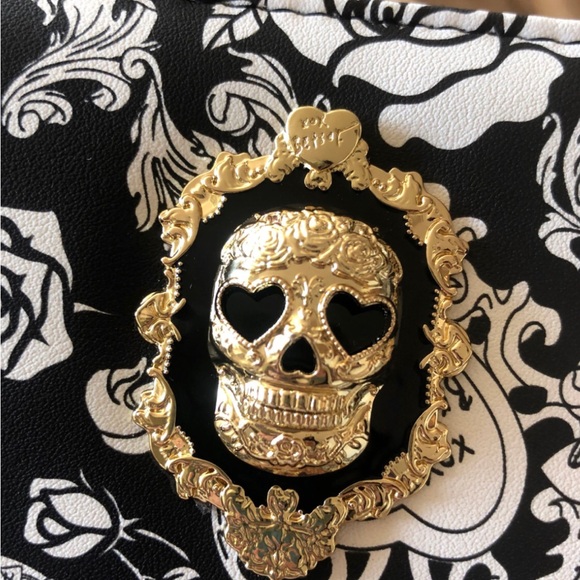 Betsey Johnson metal sugar skull sign wallet wristlet bag purse gift - Picture 2 of 5